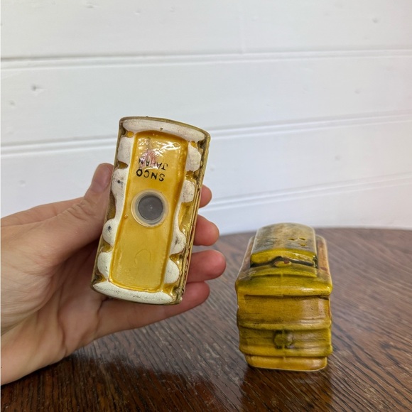 San Francisco Cable Car salt and pepper shaker Set - Gold mustard yellow color - Picture 4 of 7